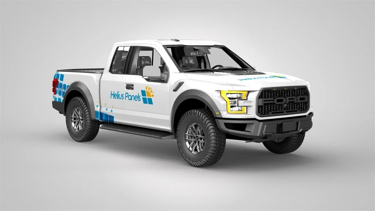 Camioneta rotulada con la marca Helius Panels